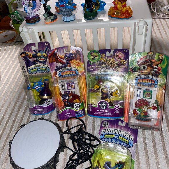 SKYLANDER FIGURES (12) FIGURES IN ALL. INCLUDES PORTAL OF POWER PS3/PS4 WII WII - Picture 1 of 6